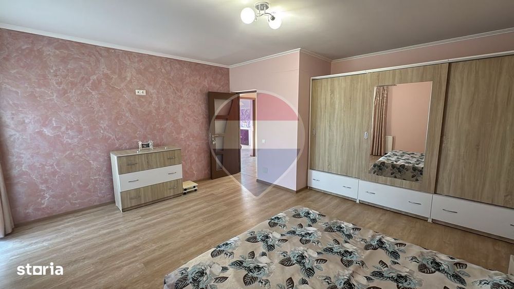 De închiriat casă cu 5 camere, în Sântandrei