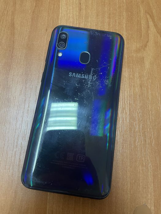 Samsung a 40 синего цвета