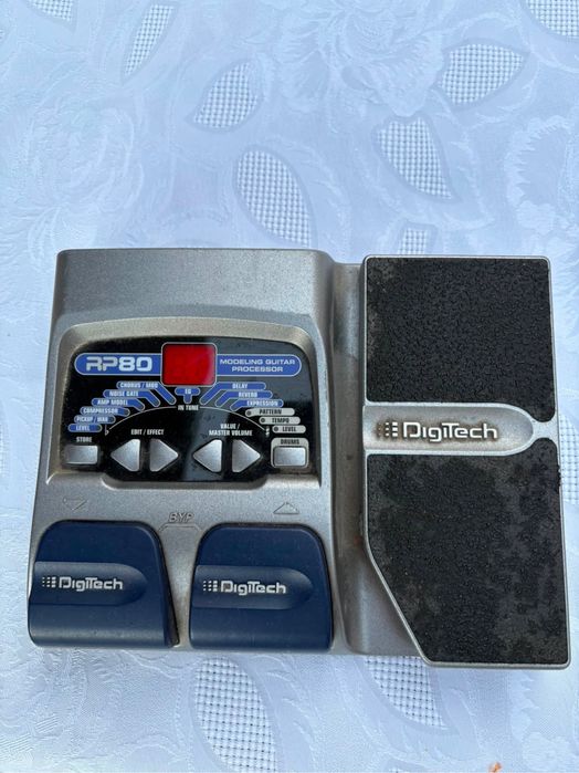 DigiTech RP80 — мултиефект процесор за електрическа китара.