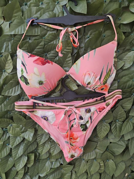 Бански в розово и оранжево S размер