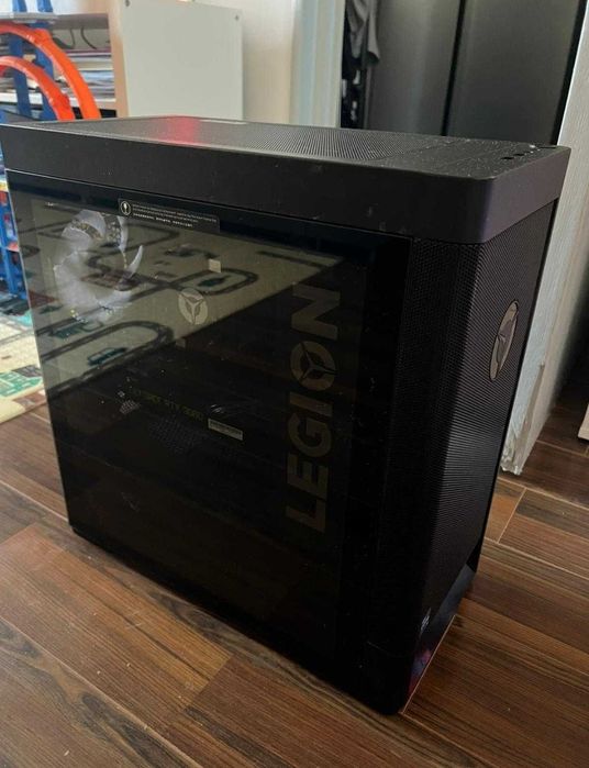 Vând PC Lenovo Legion I7 Gen10 și placa AMD 6750 12 GB RAM,SSD 1 TB