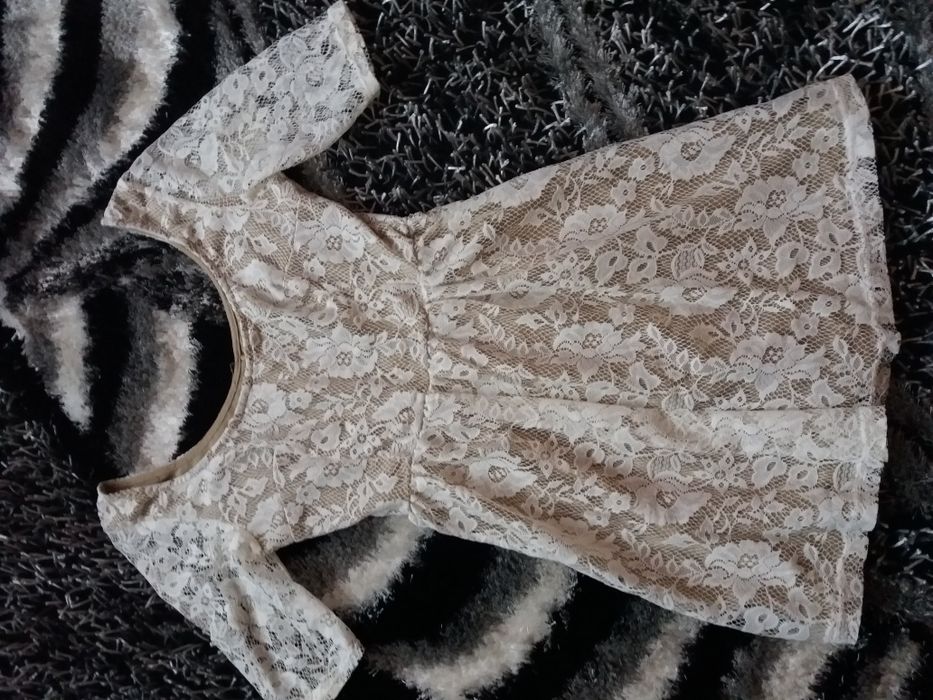 Vand rochii 15 lei bucata