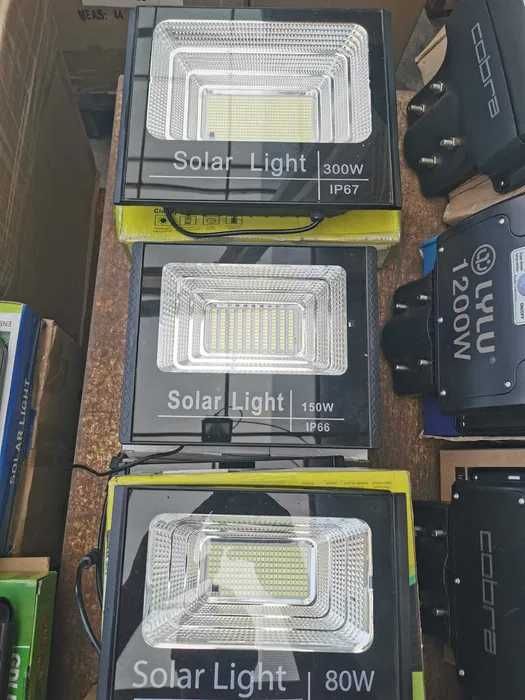 Соларен LED прожектор+панел+дистан, външен монтаж 80/100/200/400/600W