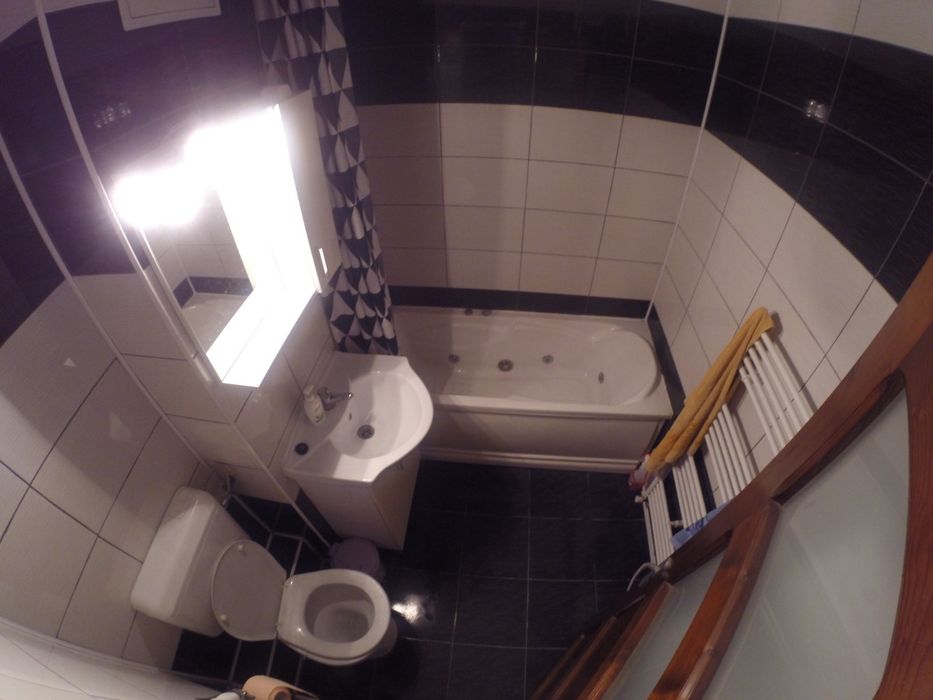 Închiriez apartament 3 camere