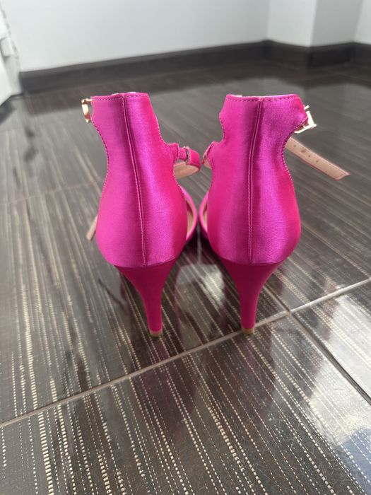 Обувки на висок ток