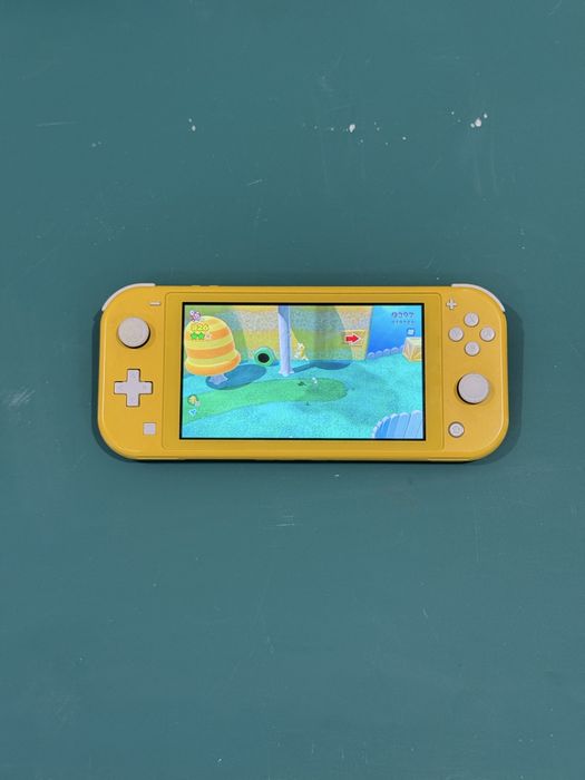 Продаю Nintendo Switch Lite жёлтый