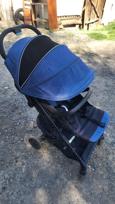 Детская прогулочная коляска