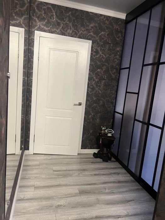 Продам квартиру Шахтеров 52 а