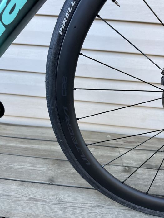 Карбонов шосеен велосипед Bianchi Specialissima RC 2024