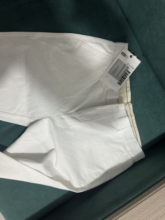 Продам джинсы белые