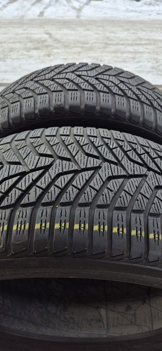 2 anvelope iarna Yokohama 295/40/21.Pretul este pe bucata.