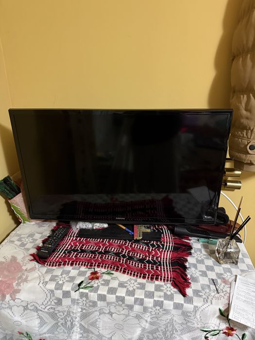 Televizor Samsung LED de 32” (80 cm), vaHD Ready