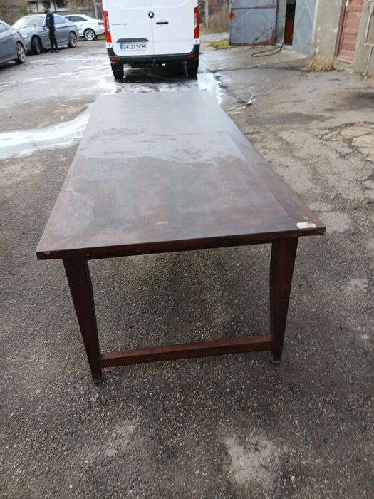 Vând masa din lemn masiv