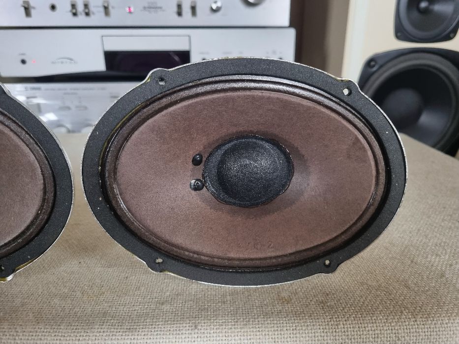 Set Difuzoare Medii Grundig. 4 ohms, 6 watts, 17,5x12,7 cm. Impecabile