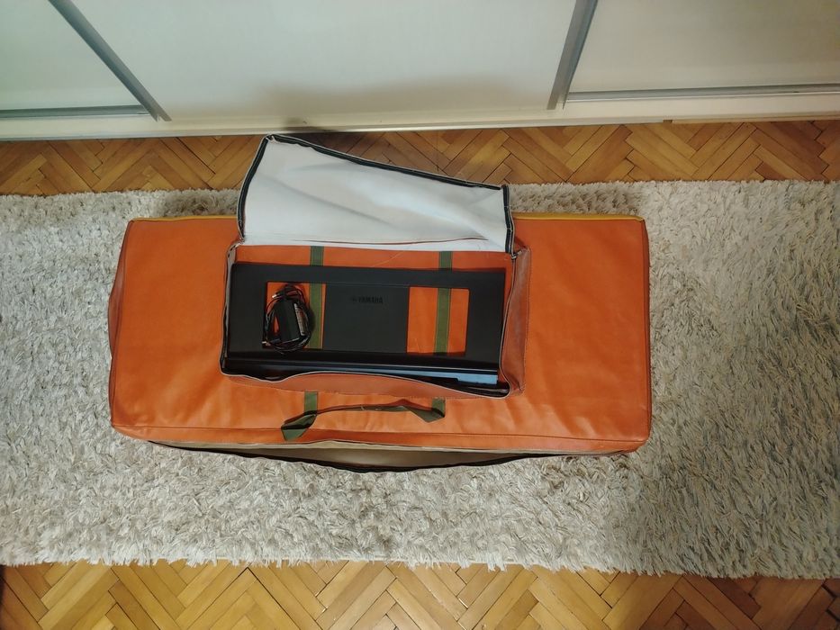 Orgă Yamaha Psr E463 + husa piele și STATIV