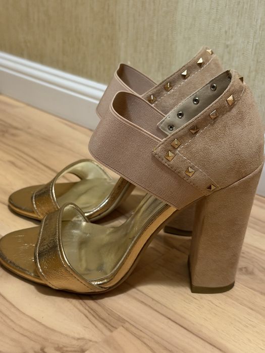 Босоножки женские