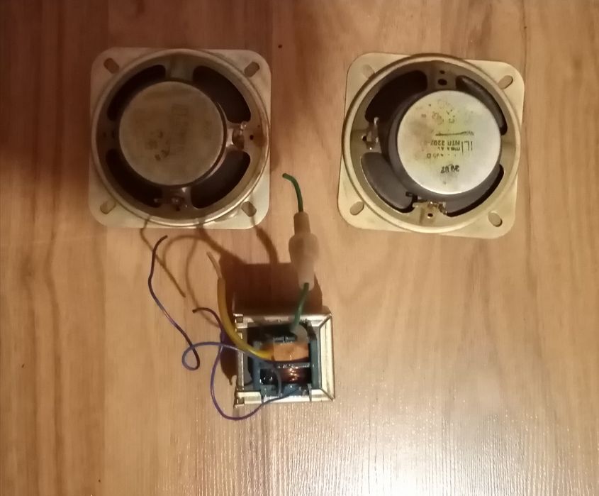 Vând difuzoare și transformator pentru radiocasetofon românesc RCS002