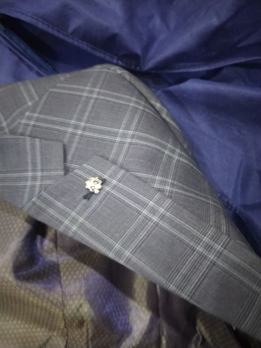 Продам костюм тройка