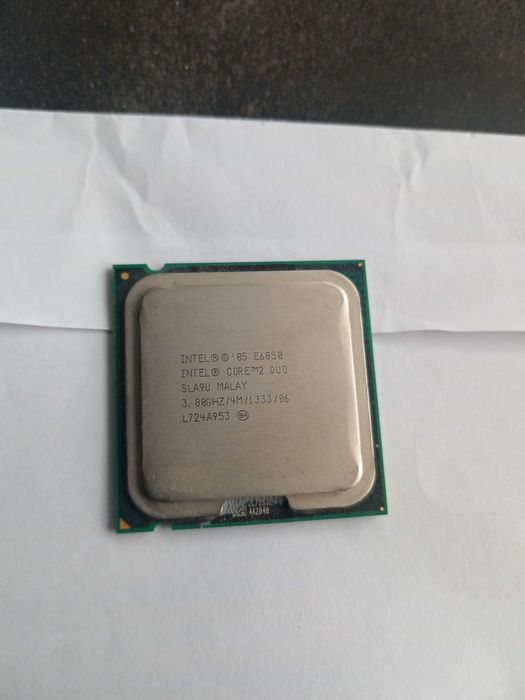 Процесор Intel Core 2 Duo E6850