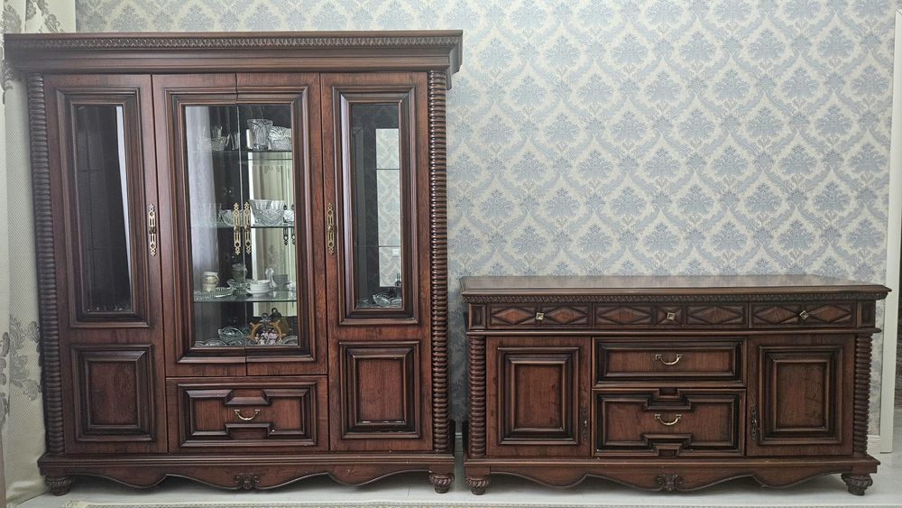 Продаётся сервант и комод  для гостиной комнаты.