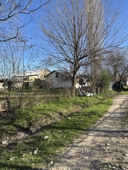 yuqori chirchiqda hovli yer uchastka