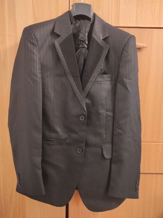 De vânzare costum băiat/barbat, marimea 44