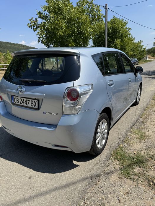 Продавам Toyota Verso