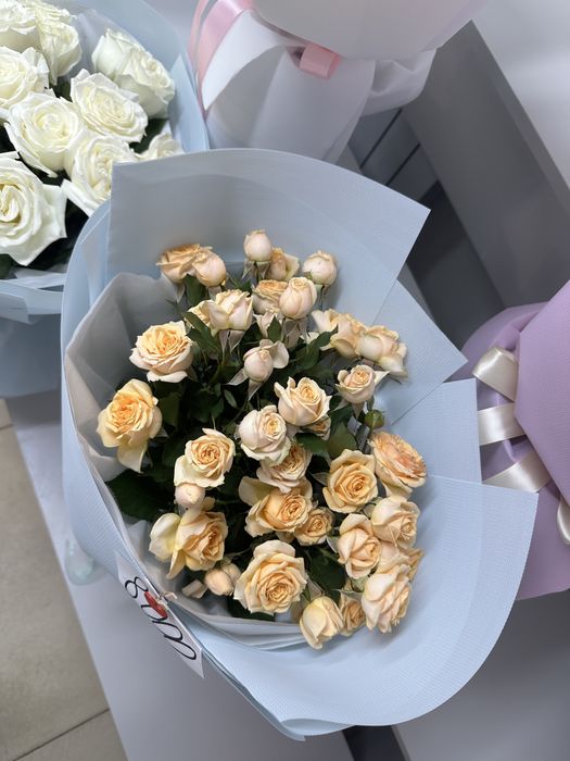 Букеты из кустовых роз