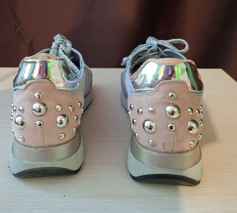 Обуквки от кожа и велур