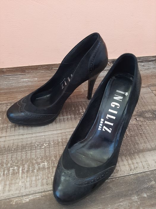 Затворени обувки на ток