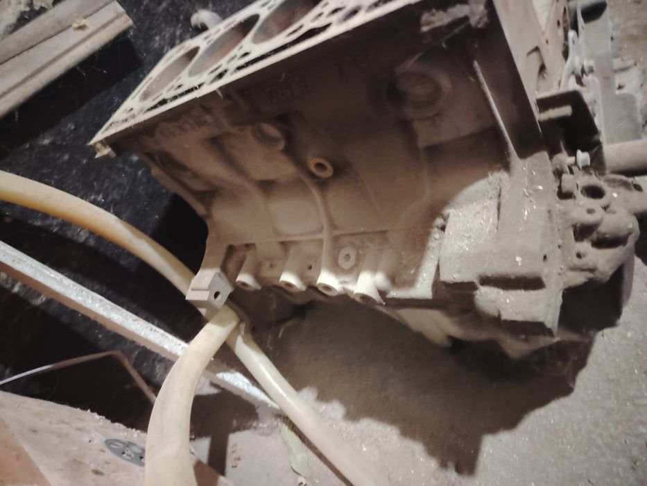 Б. У. Блок целинров ларгус 8кл.7км