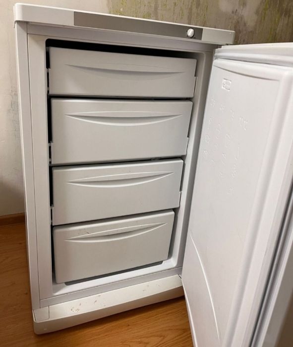 Продаётся морозильник Идезит