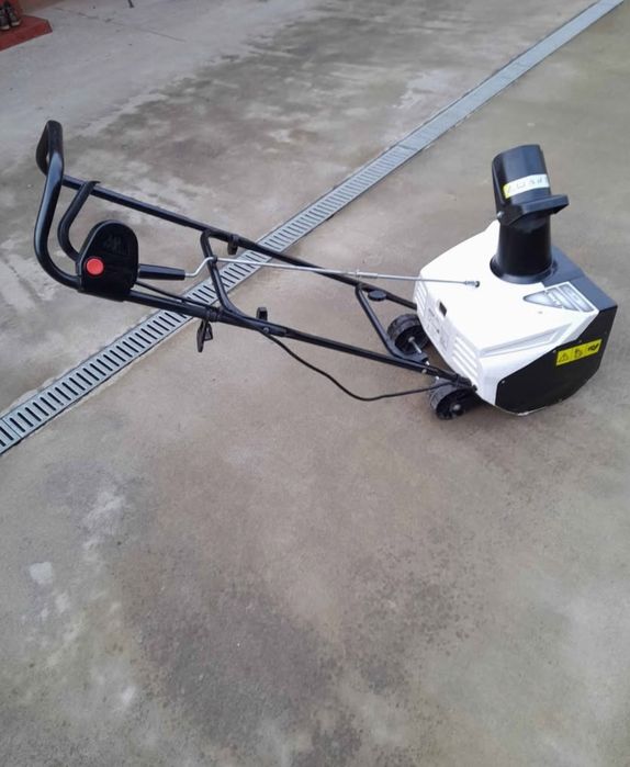 Mașina de zăpadă electrica