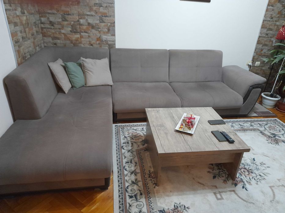 Продавам диван в отлично състояние