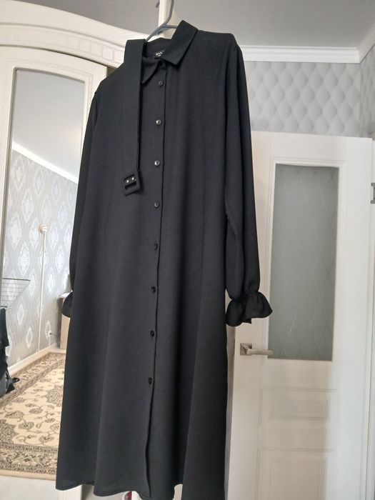 платье на пуговицах с воротником