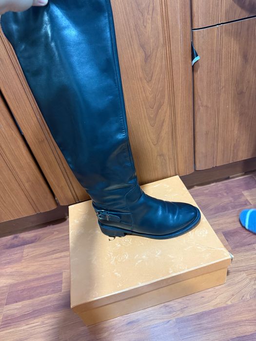 Кожаные сапоги фирмы Софиа. Очень качественные и удобные. 38 размер