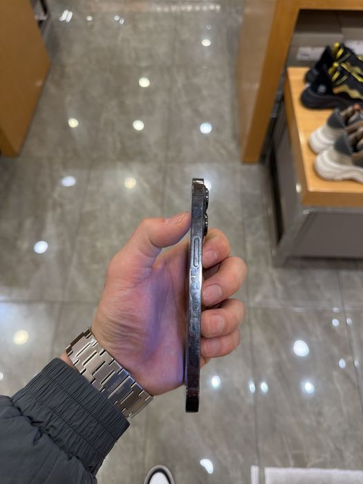 Продаю Iphone 13pro в оригинале