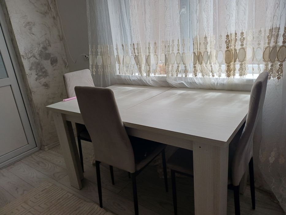 Masa cu scaune extensibila