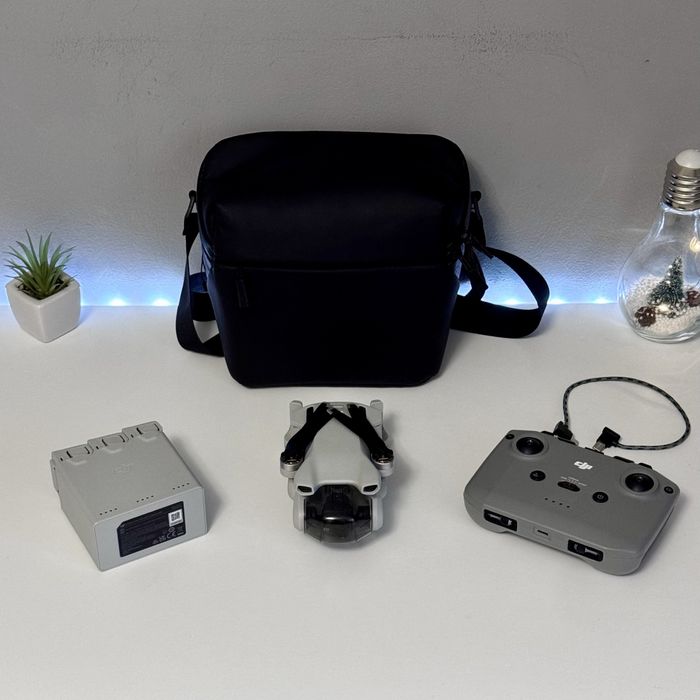 Drona DJI Mini 3 Fly More Combo + Telecomanda DJI + 3 baterii