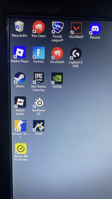 Sistem GAMING complet! - Unitate, monitor, tastatura, mouse