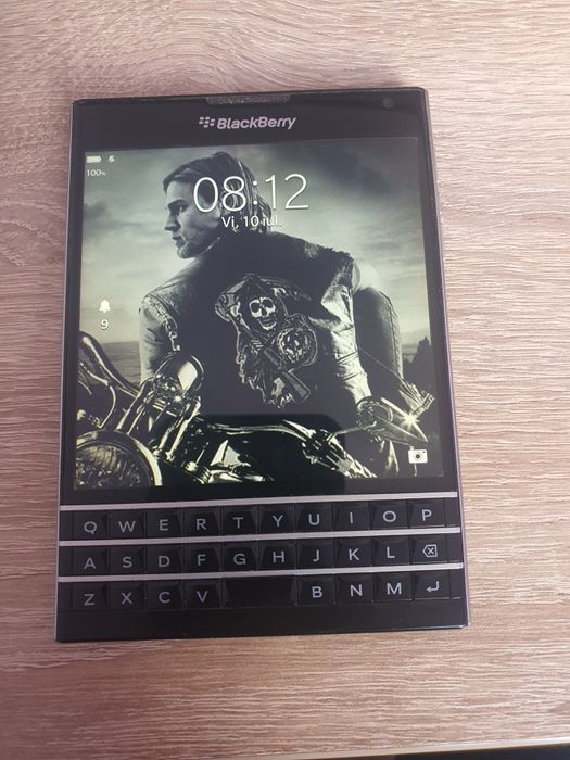 BlackBerry Q30 Passport