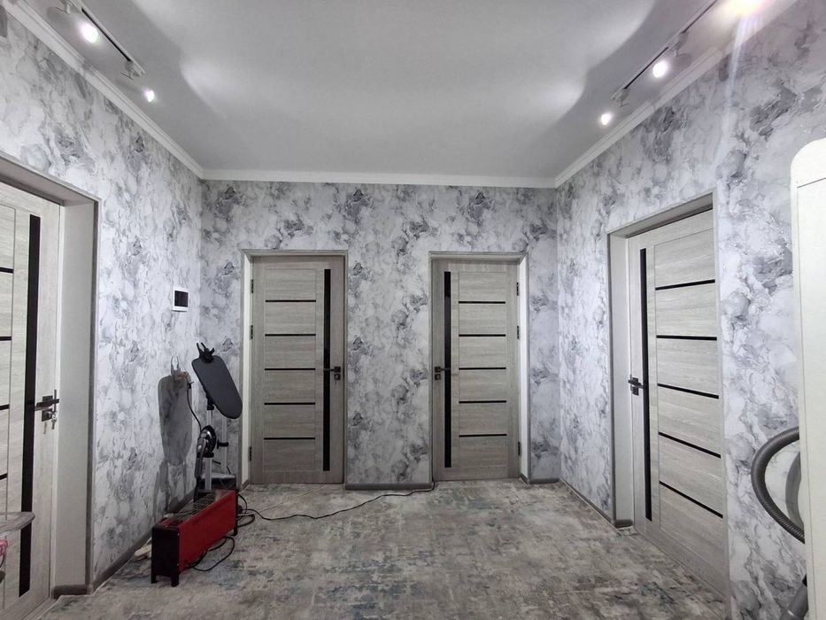 Продается участок 11 соток 6 комнат 3 сан узел сауна евро ремонт .