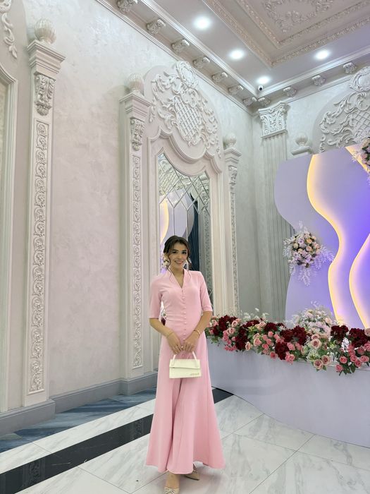 Красивая розовая палтья