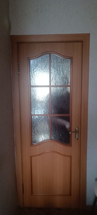 Продам пять дверей и один кухонный