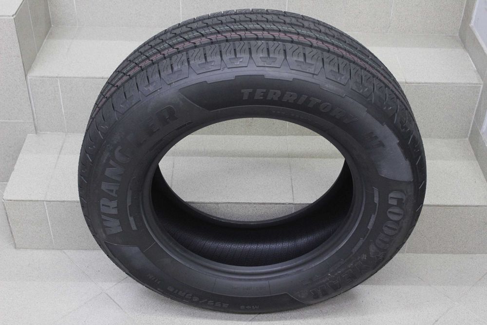 255/65-18 Goodyear
