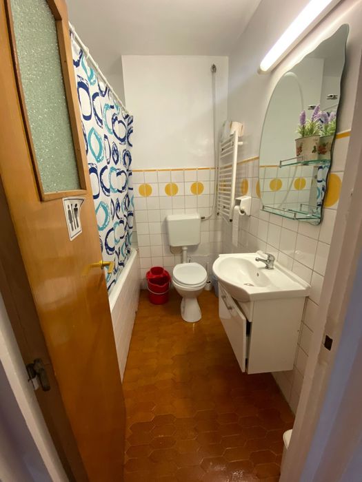 Închiriez apartament de 3 camere Piața Unirii