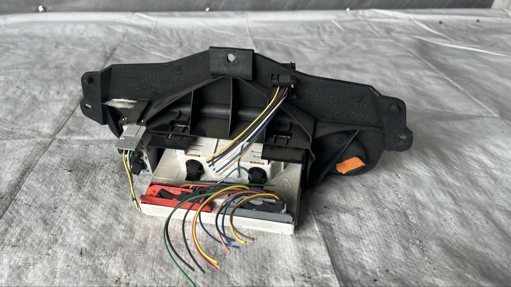 Дисплей Renault Scenic 1