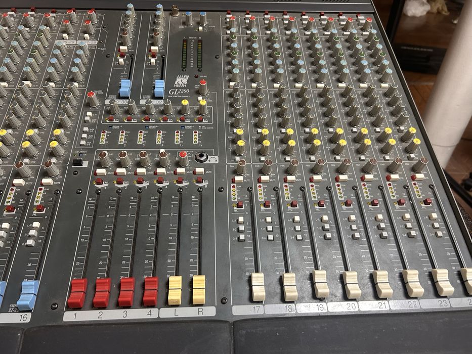 Смесителен Пулт Allen&Heath GL2200