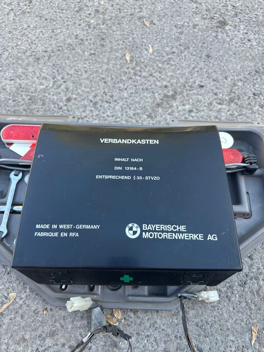 Аптечкa оригинал на BMW Е32 Е34