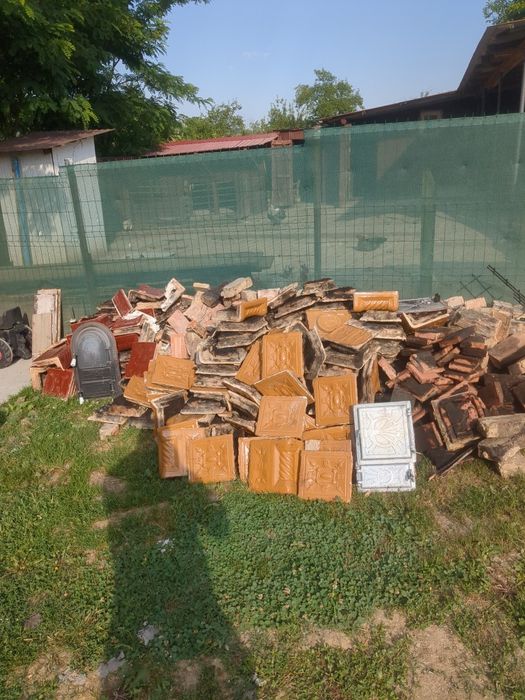 Vând doua sobe  500 lei buc